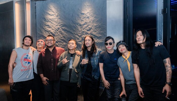 LOH KOK TUM BAND Kejutkan W Super Club, Aksi Tukar Posisi Bikin Penonton Teriak!