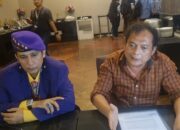 Foto: Oiwobo dan kuasa hukumnya, Deolipa Yumara/Jakartashowbiz.com