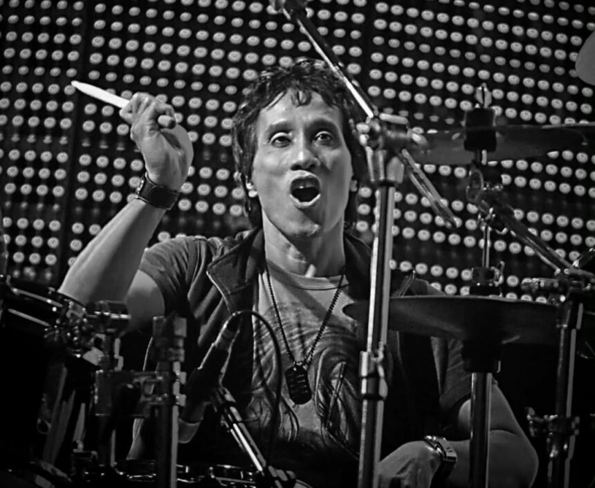 Yaya Moektio, mantan drummer Godbless