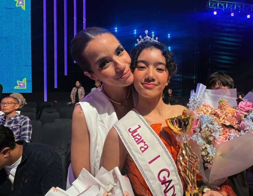 Sheila Marcia bersama anaknya, Leticia