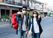 Wisatawan pakai masker