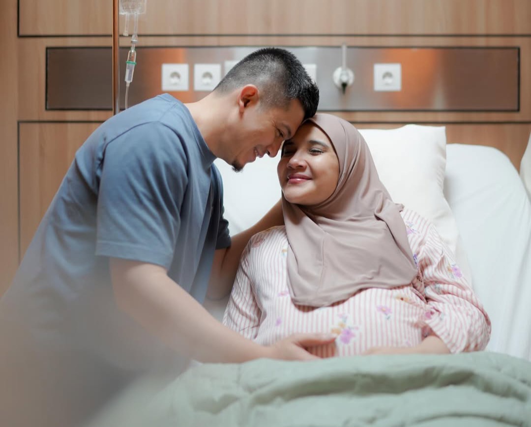 Irwansyah dan Zaskia Sungkar