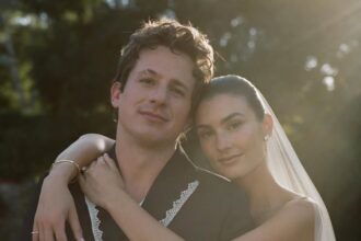 Charlie Puth dan istrinya, Brooke Sansone