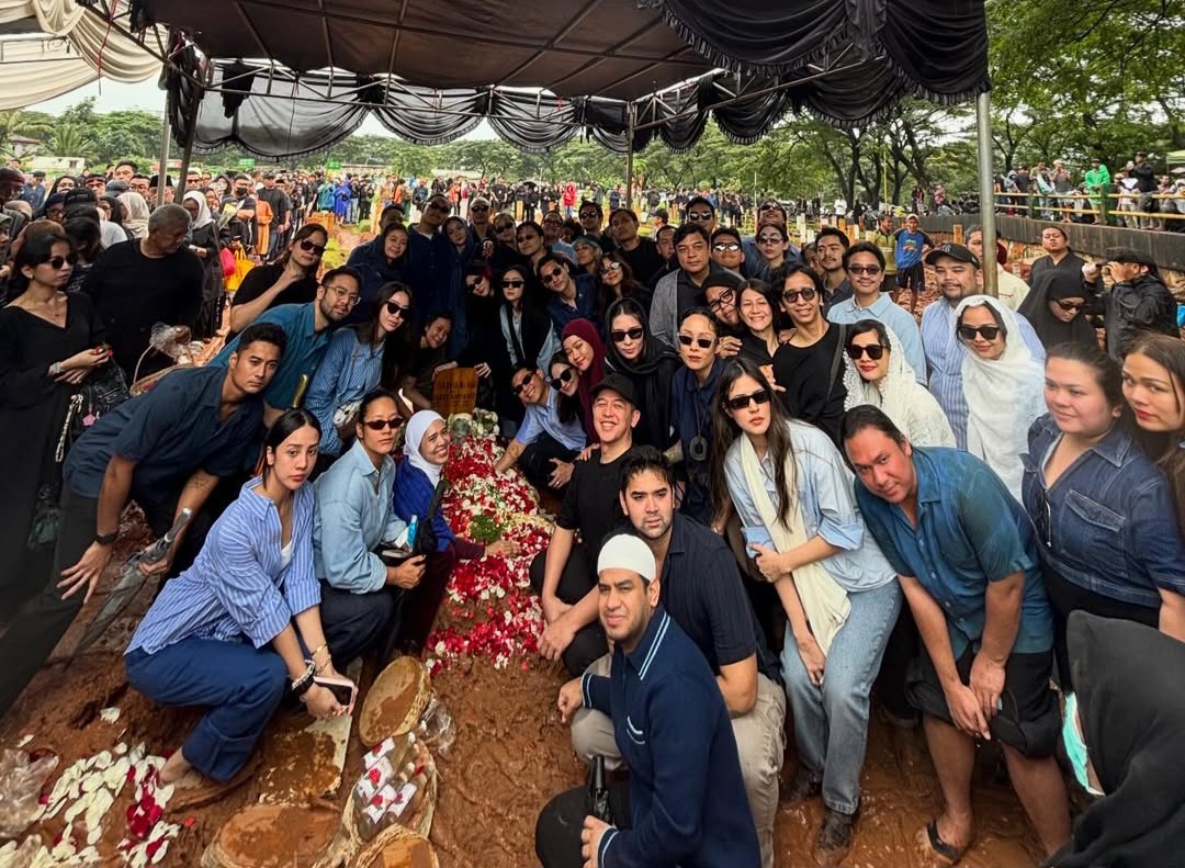 Sahabat di Pemakaman Vidi Aldiano